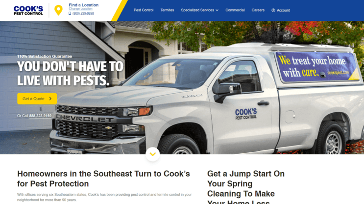 Le site de bureau de Cook's Pest Control, qui comprend une image avec un CTA et un menu de navigation complet en haut.