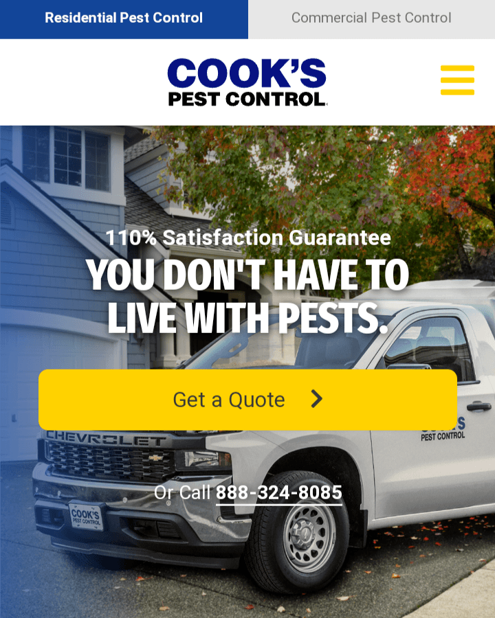 Site móvel da Cook's Pest Control, que ainda inclui uma imagem com uma CTA, mas tem uma navegação mais simples na parte superior e um menu de hambúrguer no canto